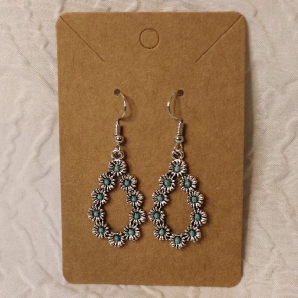 Jewelry - Vintage style teardrop floral/turquoise dangle earrings